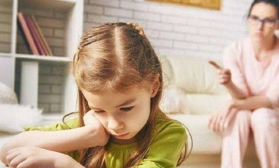 阴影|宝宝进入肛欲期，父母别再做错这些事，以免给娃留下阴影