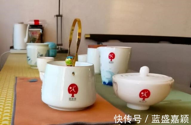 隔离|孙颖莎隔离房间曝光,王楠用心良苦!赠送三本书助力莎莎突破心魔!