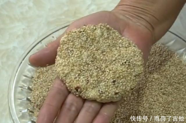 苹果别直接吃了,加上鸡蛋做成早餐饼,营养好消化,女儿最爱吃