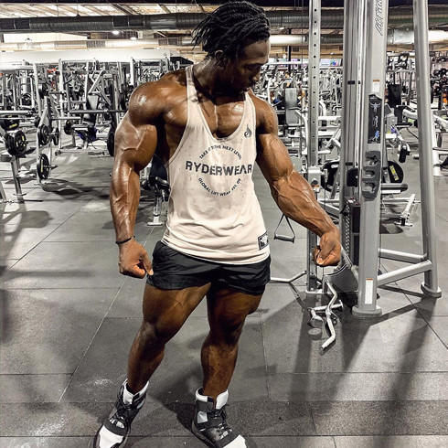 腿部肌肉|15岁开始健身,酷爱练腿,如今深蹲210公斤,腿部肌肉尤其发达