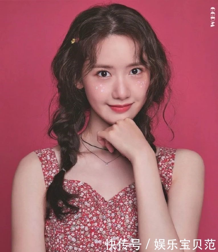 双眼皮、一字眉已经过时了,现在的美女标准是这样……