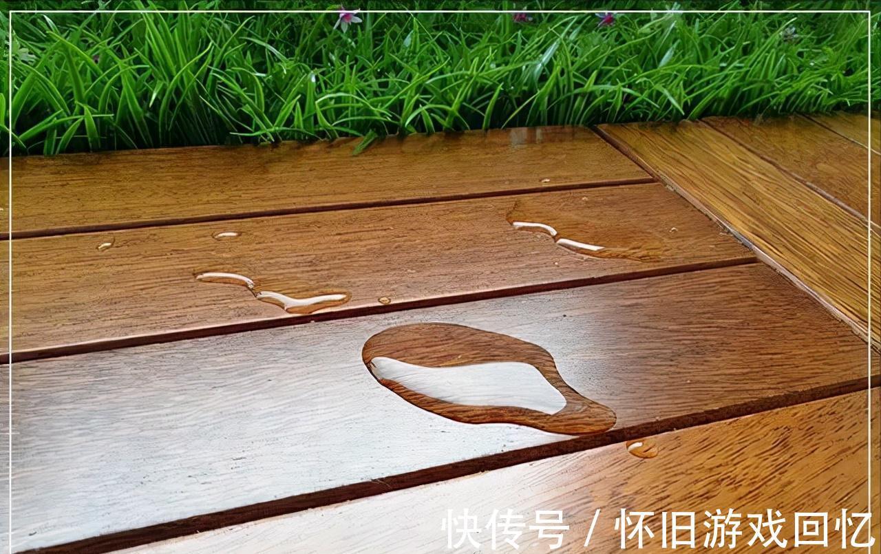 实木地板|阳台铺地砖落伍了,现在流行铺实木地板,不会开裂、脚感好