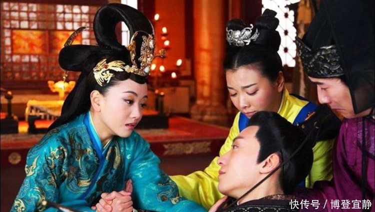 执意|皇帝执意传位给养子,大臣困惑不解,毛主席一语中的:流氓皇帝