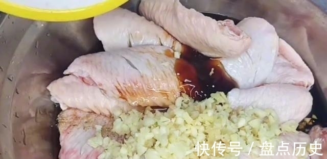 手指|这样做的蒜香鸡翅，老婆吃到吮手指，直呼太香没吃够