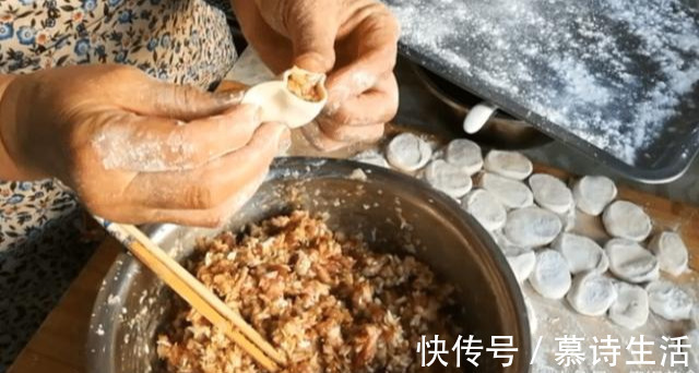 天冷了,大白菜这样吃最过瘾,不炖豆腐,鲜香营养3大碗不够吃!