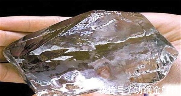 王冠 传奇巨钻竟是散步偶得,最大4颗英王独享,105颗钻石分散世界各地