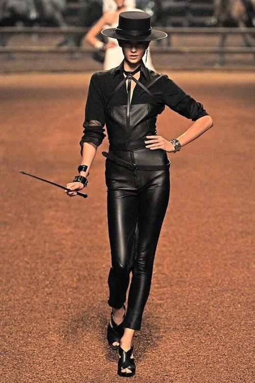 春季潮流抢先看，T台的这些时尚美搭，学起来绝对惹眼球！