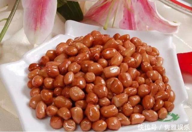 炒花生下锅之前加一步,炒出的花生又翠又香又好吃