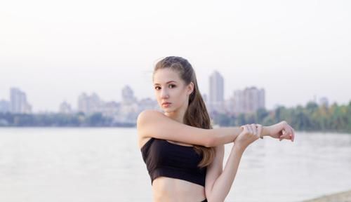 肚子|肚子脂肪多显大怎么办？做好4点，让肚子变得越来越平坦！