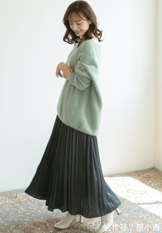 半身裙|秋天穿裙子,选对款式才是关键!试试下面这几组搭配,显瘦还时髦