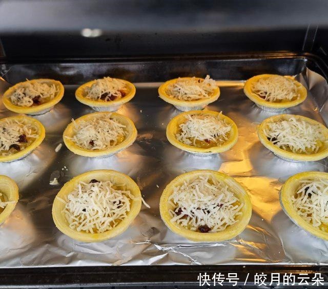 苹果蛋挞,香甜中淡淡的酸,香酥诱人!