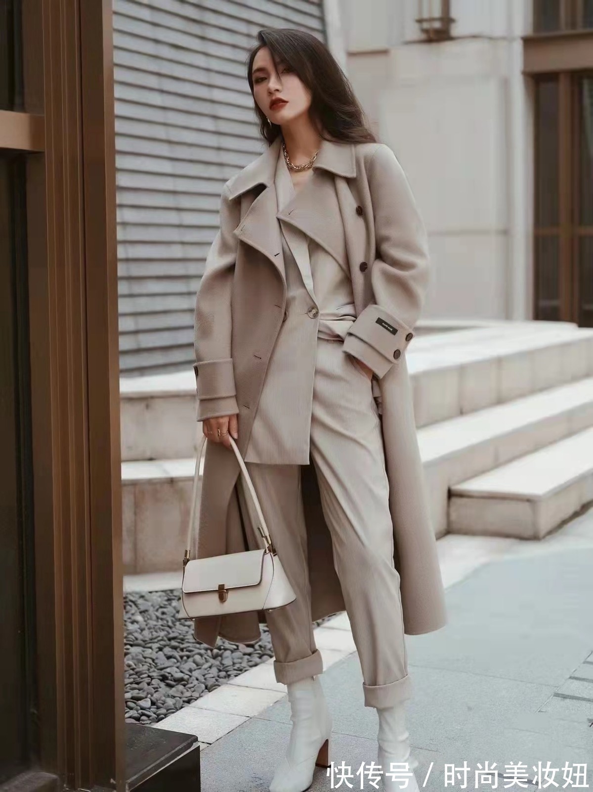 搭配|大衣怎样穿才更显“贵”?学会同色系搭配,随便穿都是大牌范