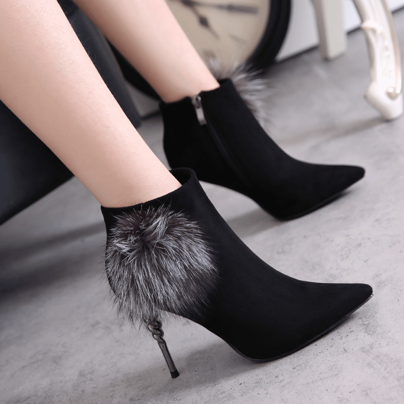 35岁左右的小粗腿女人，过年就穿这样的短靴，显瘦显高