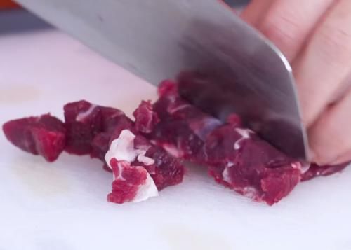 分享一款家人爱吃的红焖肉食，软烂鲜香，营养美味，解馋的家常菜