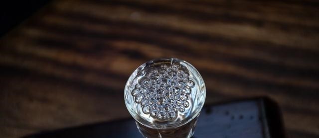 变质|酱香型变酸还能喝吗教你3个技巧,预防白酒变质,越放越香醇!