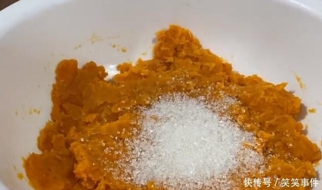 红薯全身是宝,不用炒不用炖,加一碗糯米粉,好吃到拿走都不换