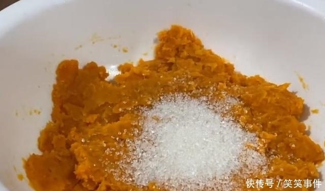 红薯全身是宝，不用炒不用炖，加一碗糯米粉，好吃到拿走都不换