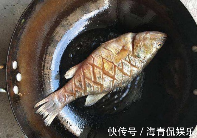 煎鱼,千万别直接下锅煎!大厨教你4招,不粘锅不破皮,不碎不腥