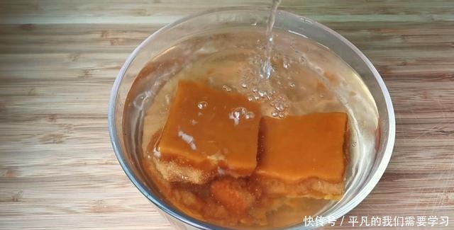  比蛋糕好吃的红糖马拉糕，原来做法这么简单，松软有嚼劲，太解馋
