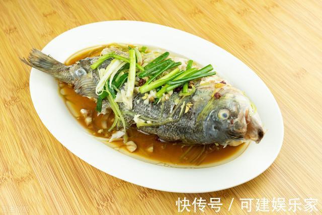 鲜嫩|清蒸鱼，最忌放盐腌制，大厨教你正确做法，鱼肉鲜嫩，不柴也不腥