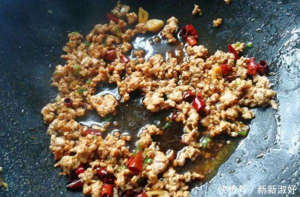 小米辣|夏天,這菜要常吃,3塊一斤,孩子多吃對(duì)眼睛好,現(xiàn)在吃正是時(shí)候