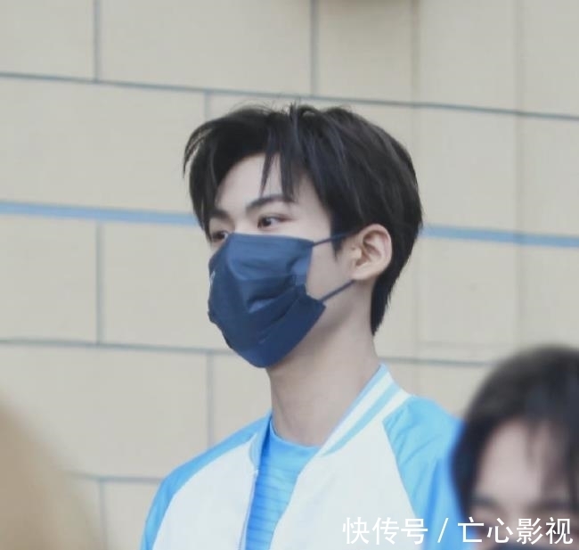 賴美云|《你我皆王者》INTO1人菜癮大要加班,藍(lán)色球服夢回校園,期待了