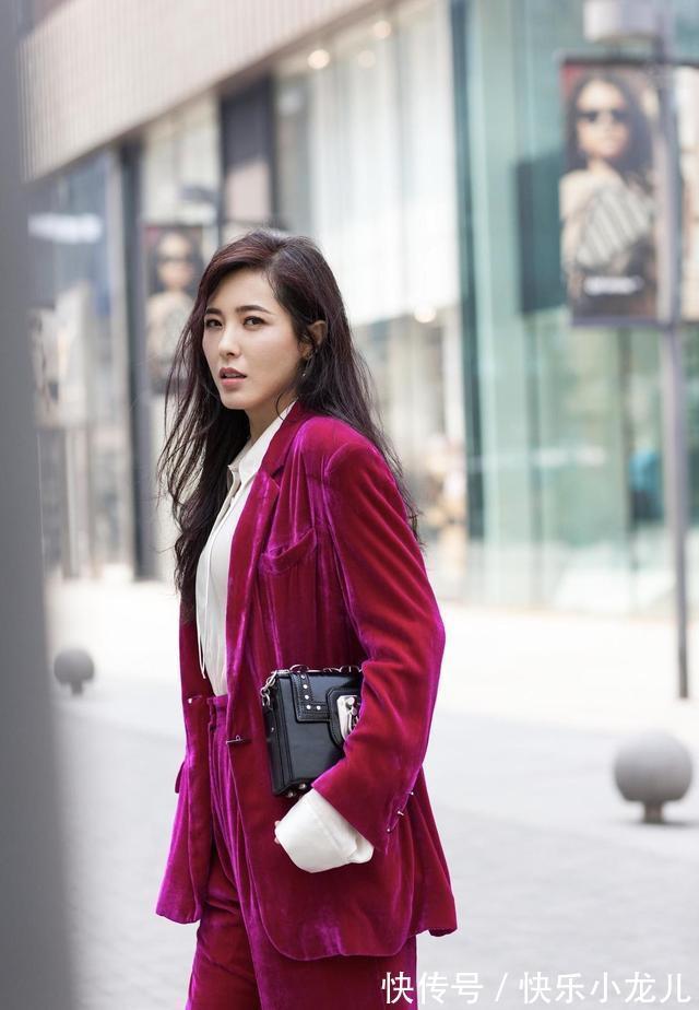 红色 时尚穿搭,丝绒材质尽显雍容华贵的气质,尽显极致的美