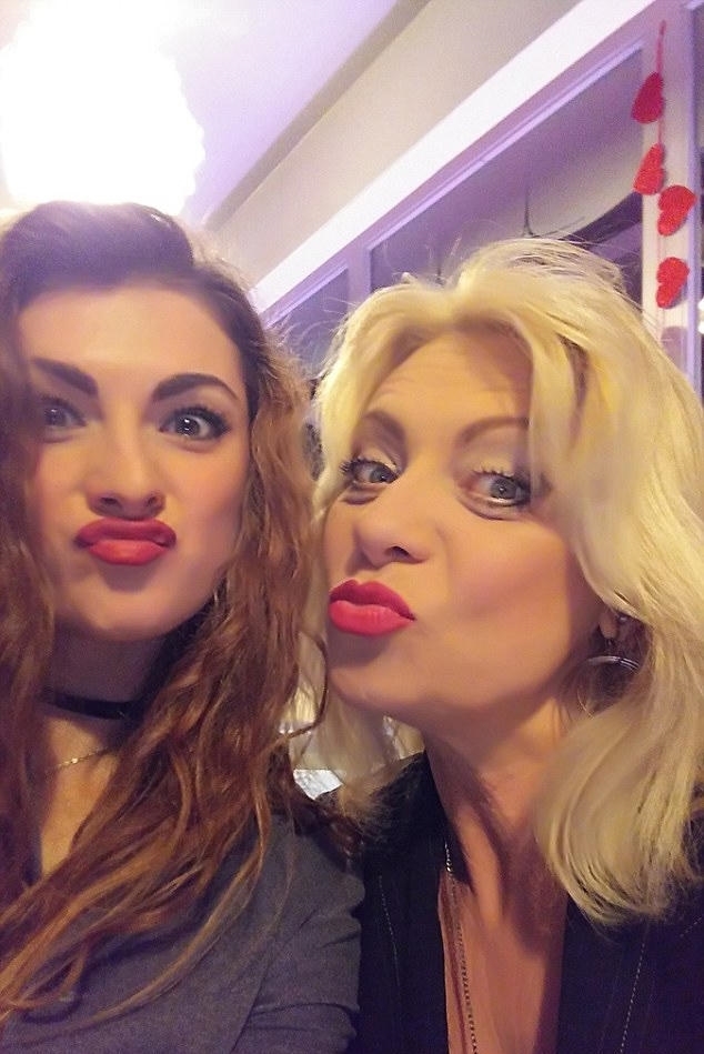 54岁女子贪图便宜,花费2万元在黑市整容,整容后年轻了20岁