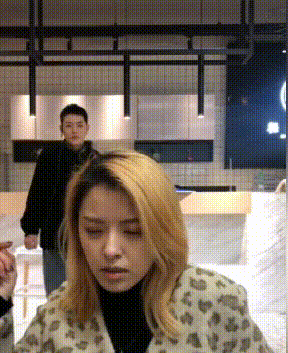 |搞笑GIF:太惨了 这就是惹女朋友不开心的下场