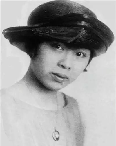 这个女人不一般:离婚后获得新生,变身银行副总裁