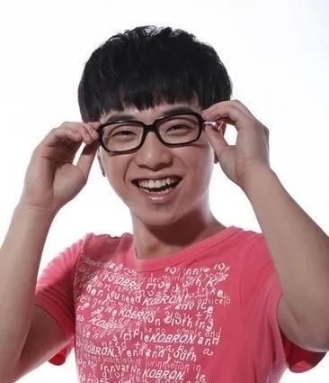 超级男声 华晨宇的外貌为什么感觉变了很多?