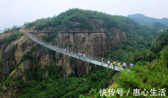 悬崖|世界上最“神奇”的景区，悬崖开便利店，简直不敢想象