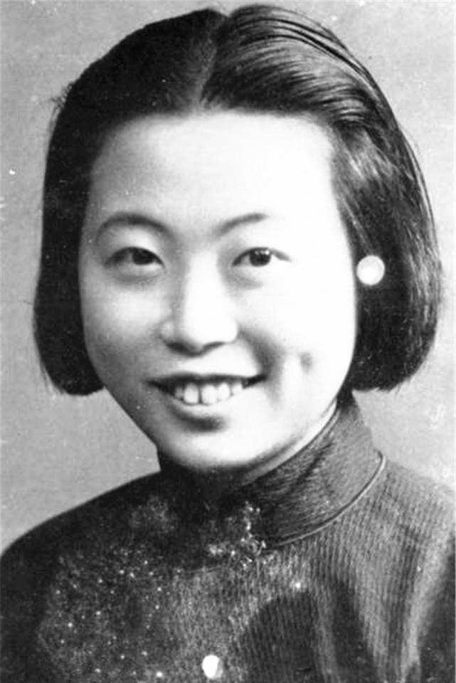 蒋介石主持|“按住蒋介石脉搏”的红色女谍,潜伏11年未暴露,临终前4个字令人落泪