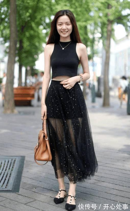 |搞笑GIF段子:大哥,这体力晚上会不会有问题,伴娘在场为你鼓励呢!