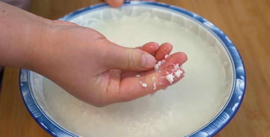 糯米这样做太好吃了,上锅一蒸一烙,香甜软糯,全家人都爱吃