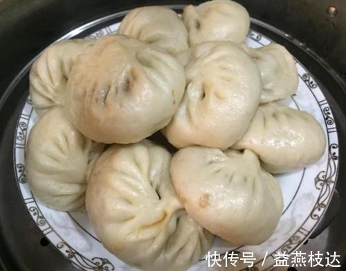 夏天最应该吃这菜，1元钱一斤，用来包包子最香，老公一次吃5个