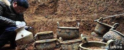 西周古墓挖出一陶罐,里面装满了鸡蛋,两千多年前的鸡蛋啥样子