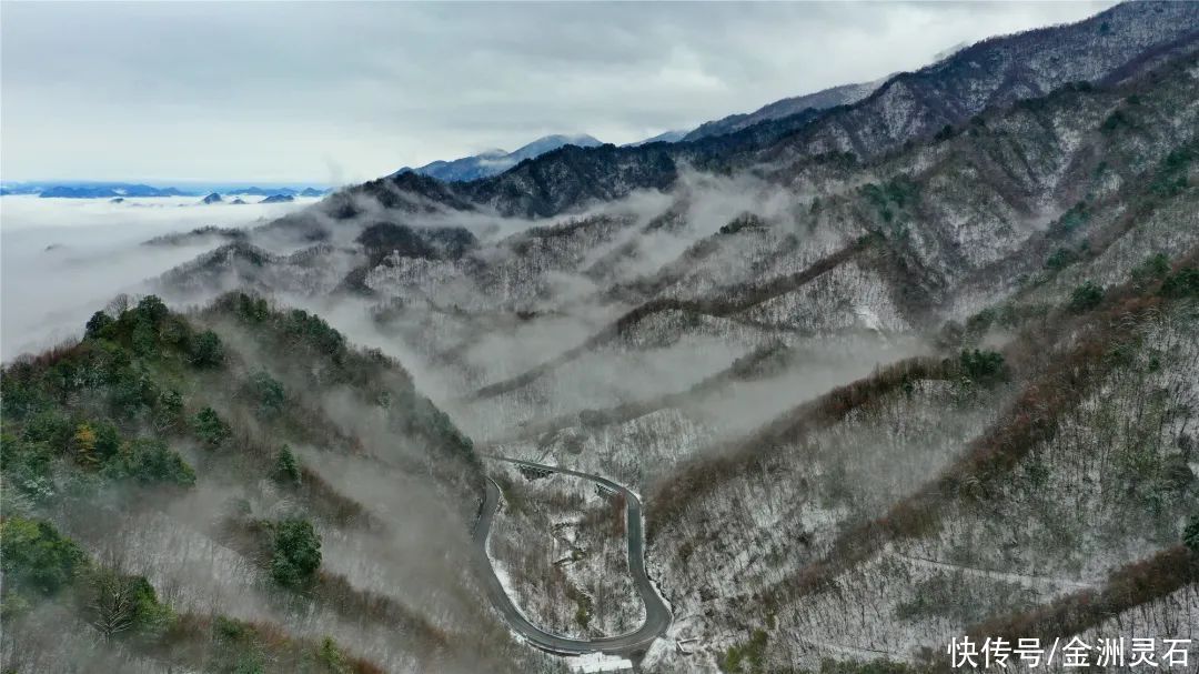 陕西平利：化龙山春雪云海，美如仙境