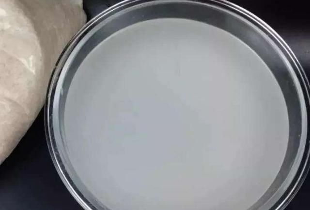 早上洗脸水中加一物，50岁皮肤不长斑，没有皱纹更不显老