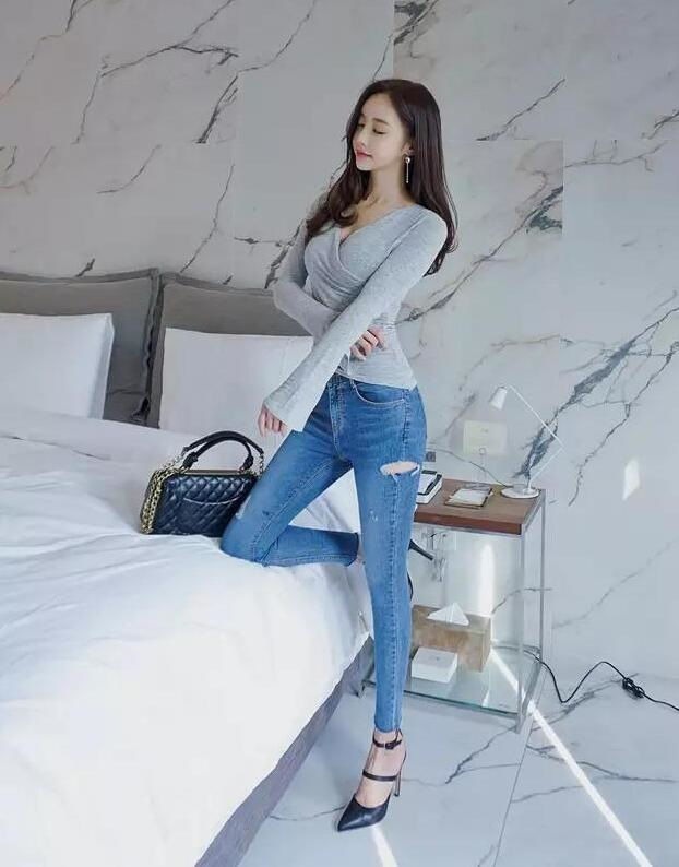 西装|西装搭配碎花裙的小美女，恰到好处呈现女人的气质魅力，看上去甜美又迷人