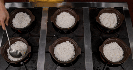 做法|厨师长教你：家常“排骨煲仔饭”的做法，米饭和锅底的锅巴都很香