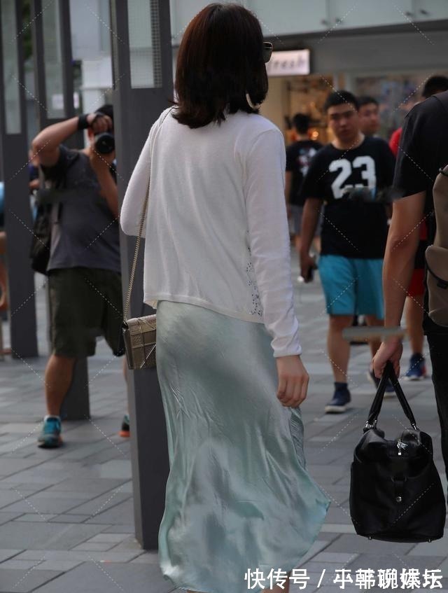 更上一层楼|薄荷蓝长裙搭配雪纺开衫,温柔大气,散发淑女气质