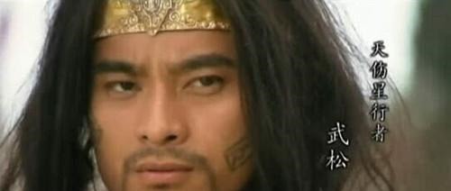 武十回#景阳冈打虎的武松被封为都头,相当于现在什么官职比鲁智深官大!