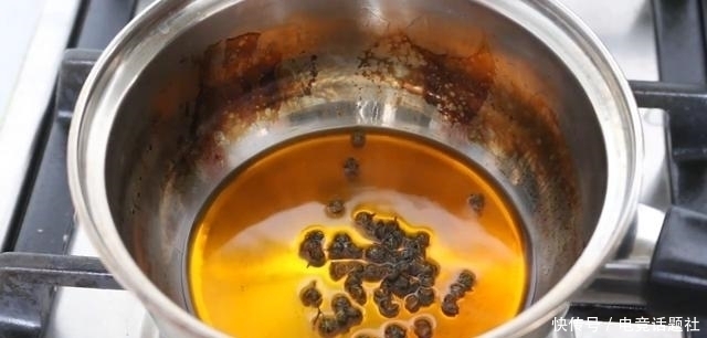 大厨|大厨教学水煮鱼的家常做法,详细讲解鱼片腌制技巧,鱼肉滑嫩无腥