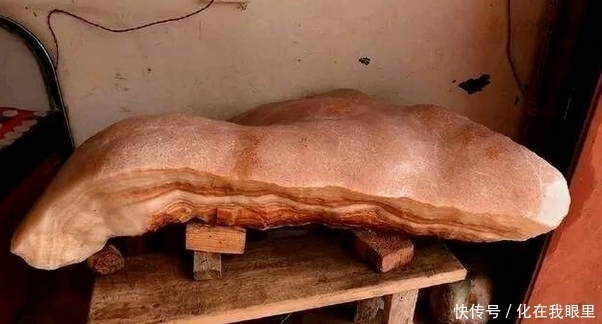 发现|老人山上转路,路边发现“猪肉”,走近才发现是石头