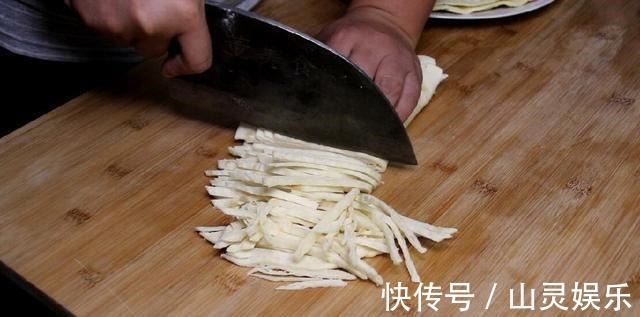 北方人爱吃的炒饼，掌握这几个技巧，做出来比路边摊的好吃