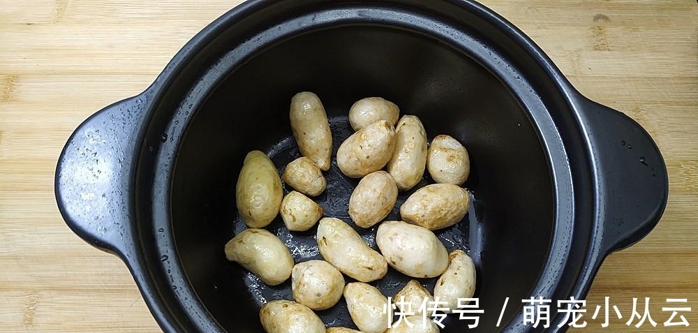 教你做非常简单的砂锅焖草鱼，不用煎也不用油炸，好吃特下饭
