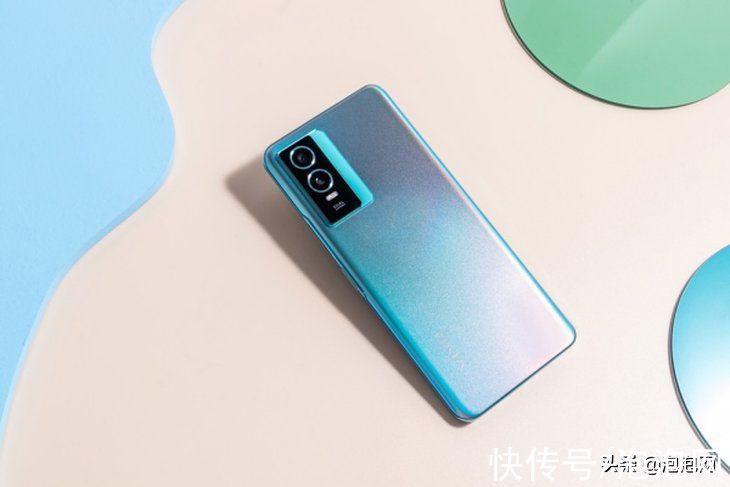 vivo|44W 闪充搭配吸睛颜值，vivo Y76s成千元首选