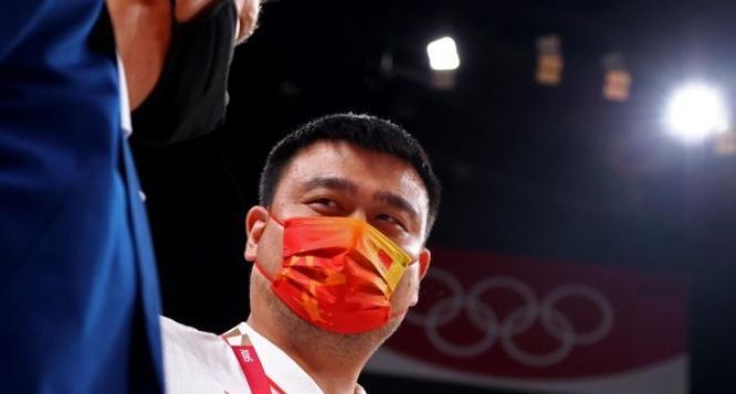 阿德尔曼|41岁却退役10年,回顾姚明的NBA生涯,入选名人堂不该有争议?