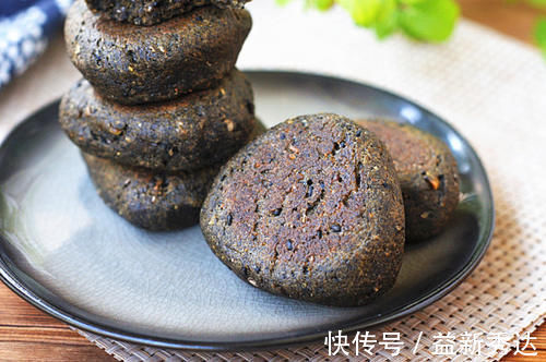 面团|年后早餐，老公爱上了它！平底锅一烙10分钟上桌，好吃还顶饱!